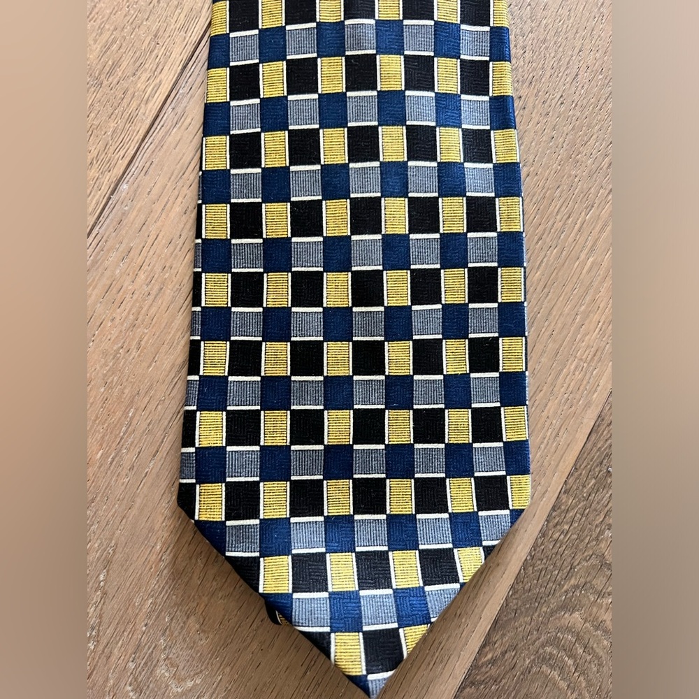 Patterned Tie - Picture 3 of 3
